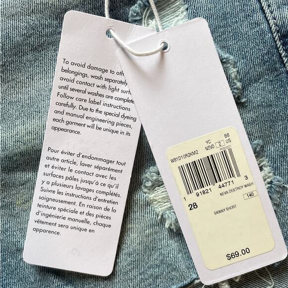 NWT Guess Distressed Cut Off Jean Shorts Size 28 - Picture 2 of 6